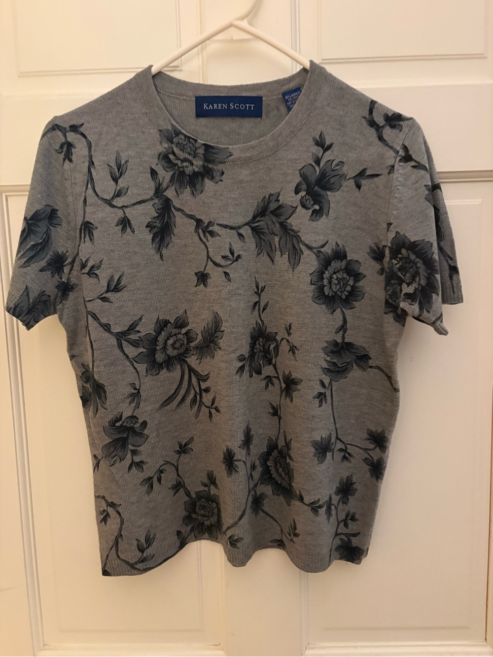 Karen Scott Women's Gray Floral Short Sleeve Top